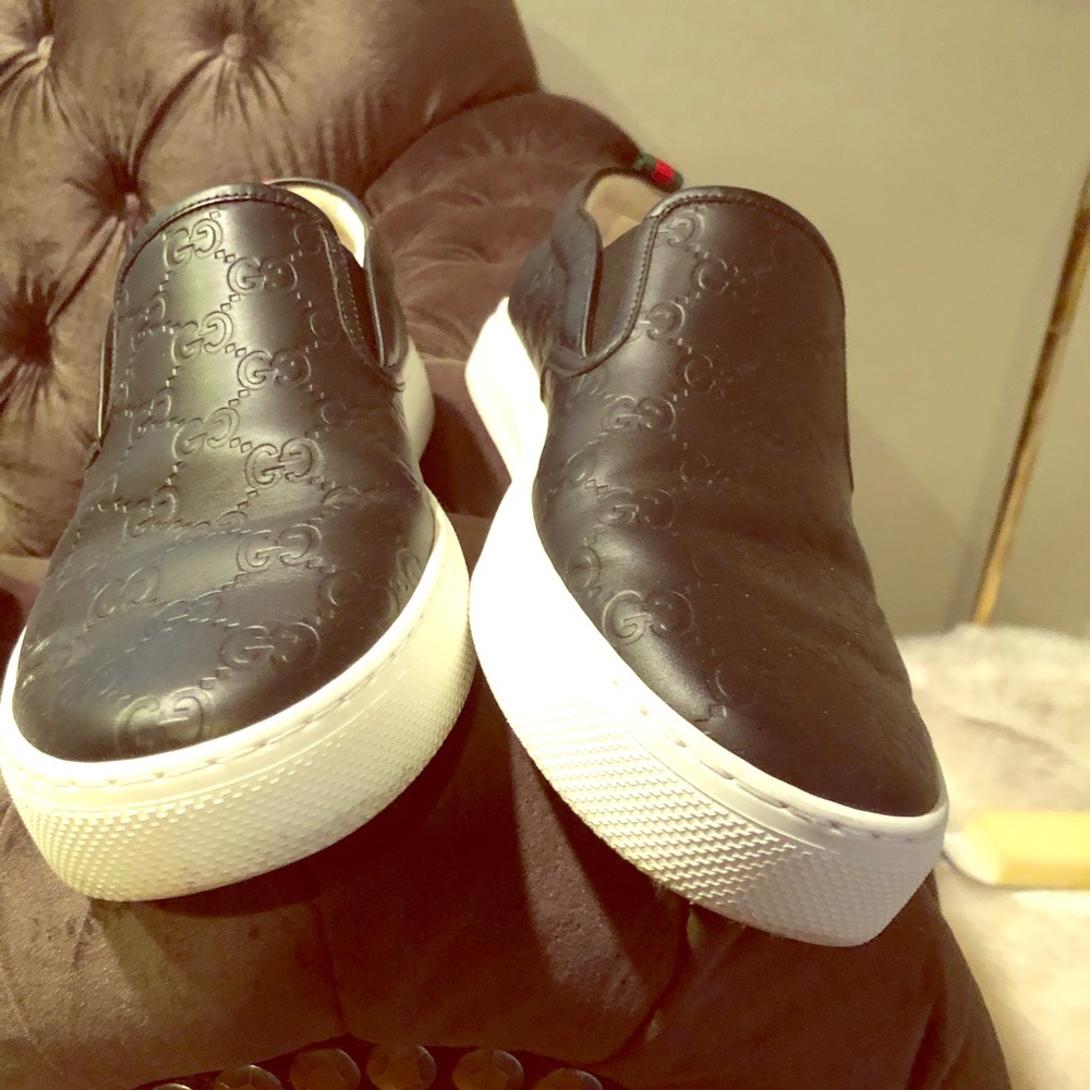 Authentic Gucci leather men’s slides worn twice